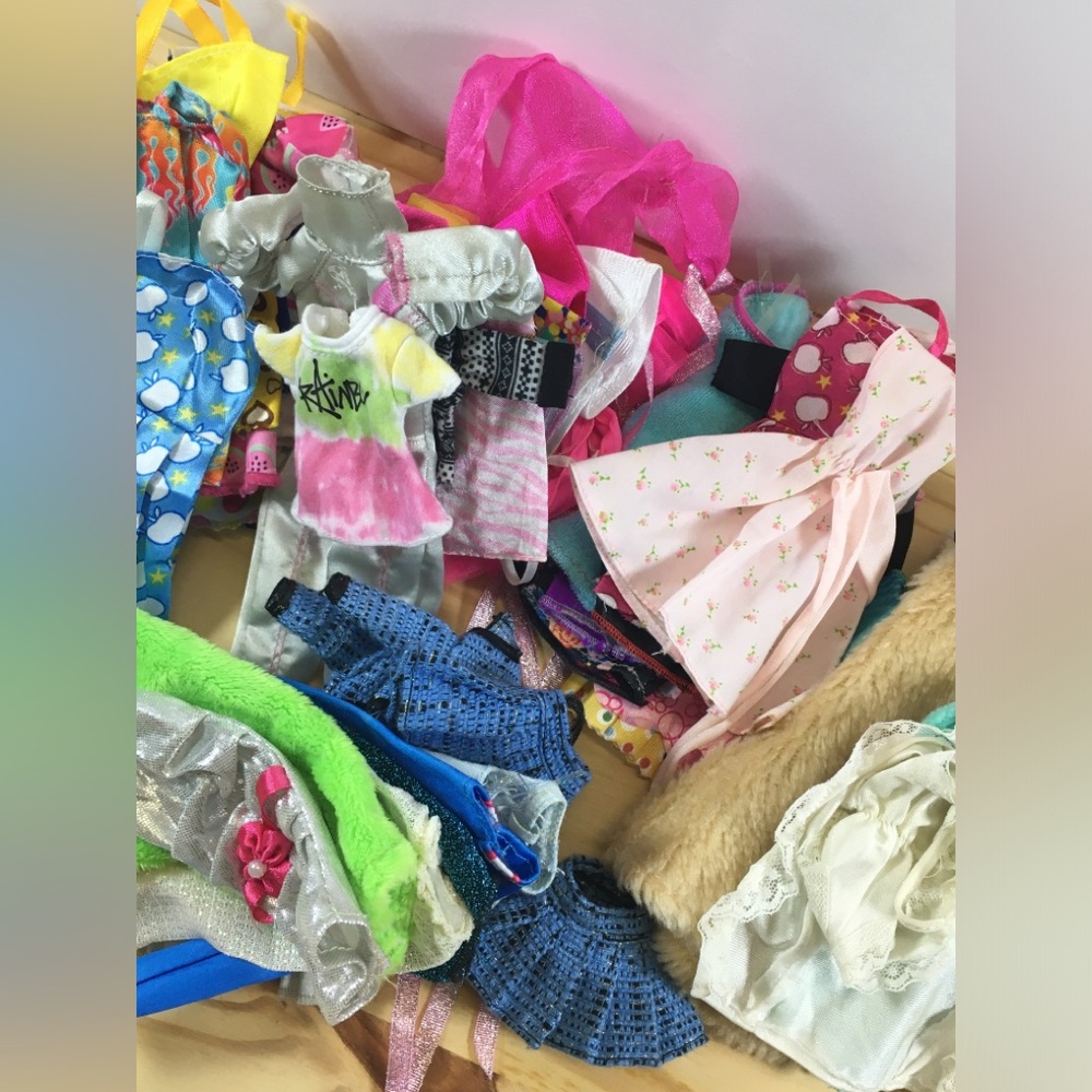 Huge Lot of 50 pcs BARBIE Clothing Doll Outfits and Accessories Mattel Vintage
